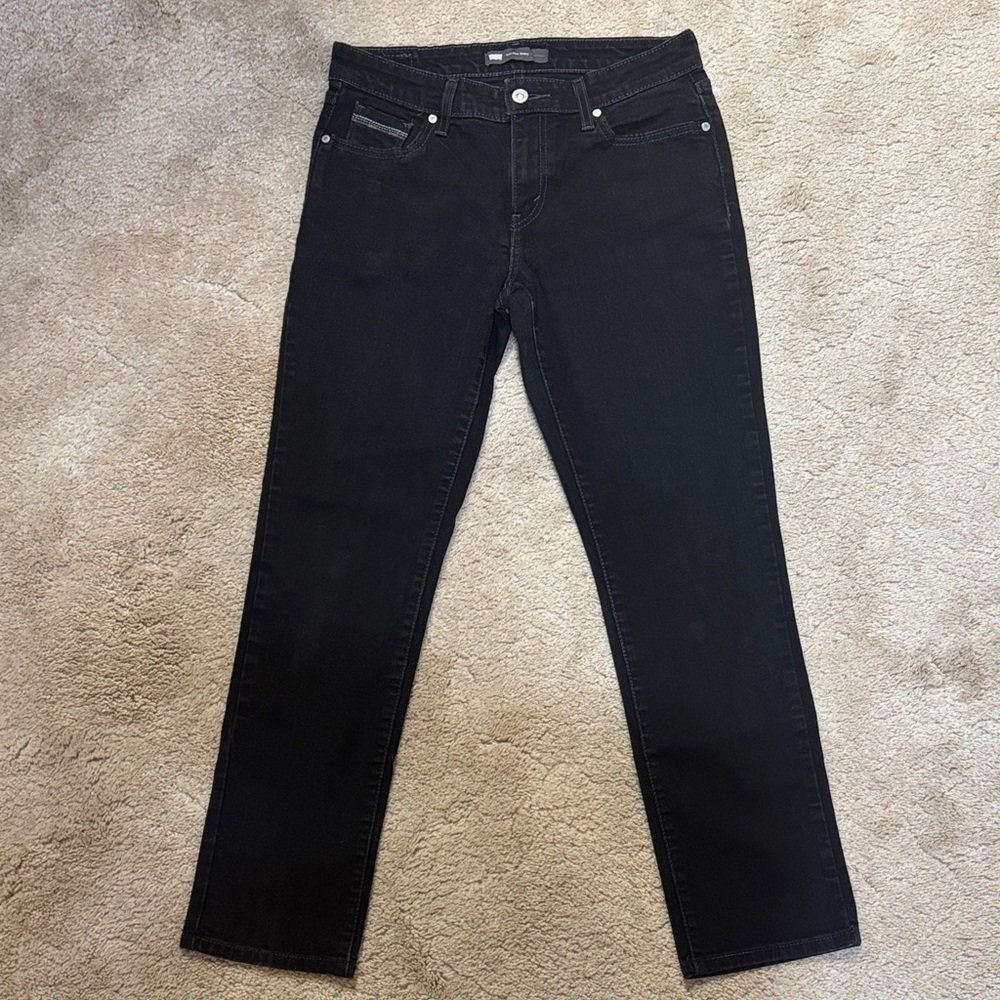 Levi’s mid rise, skinny jeans